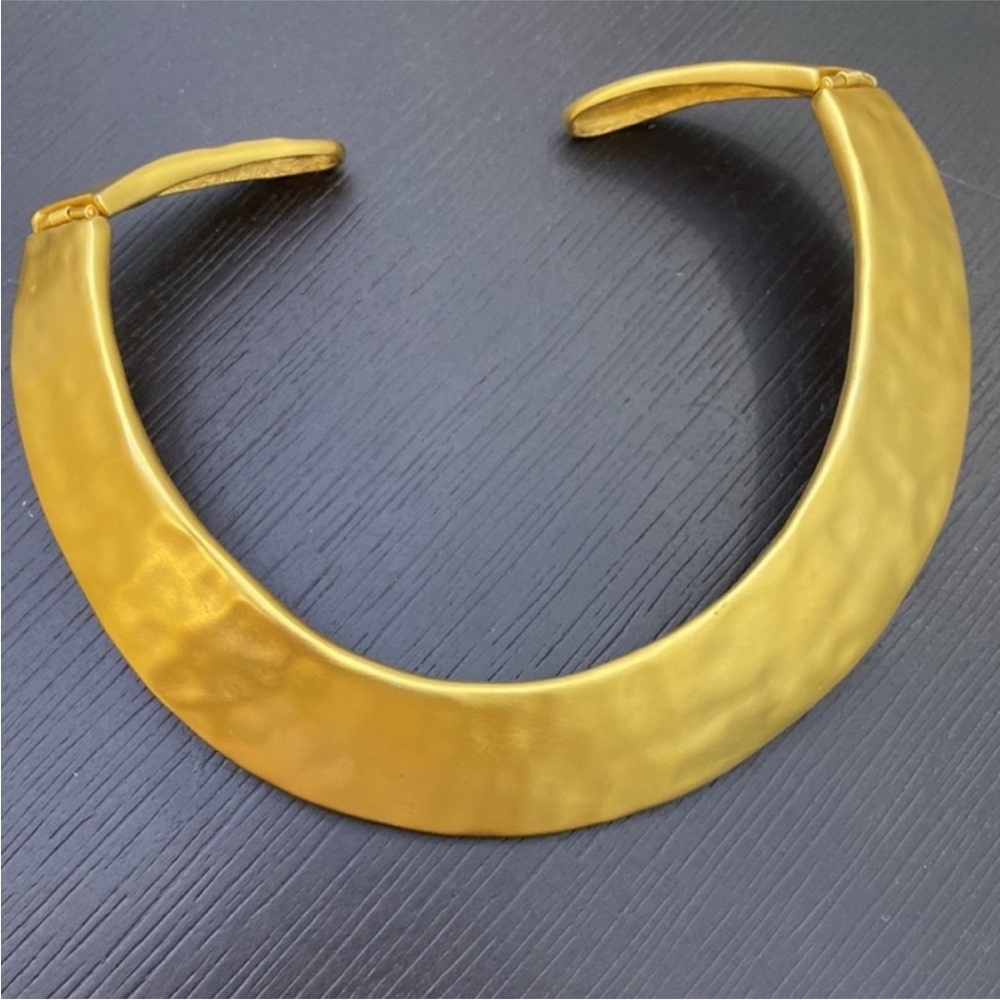 Vintage Givenchy Hammered Gold Tone Collar Necklace - Picture 3 of 5